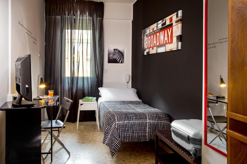 Radio Hotel 2*