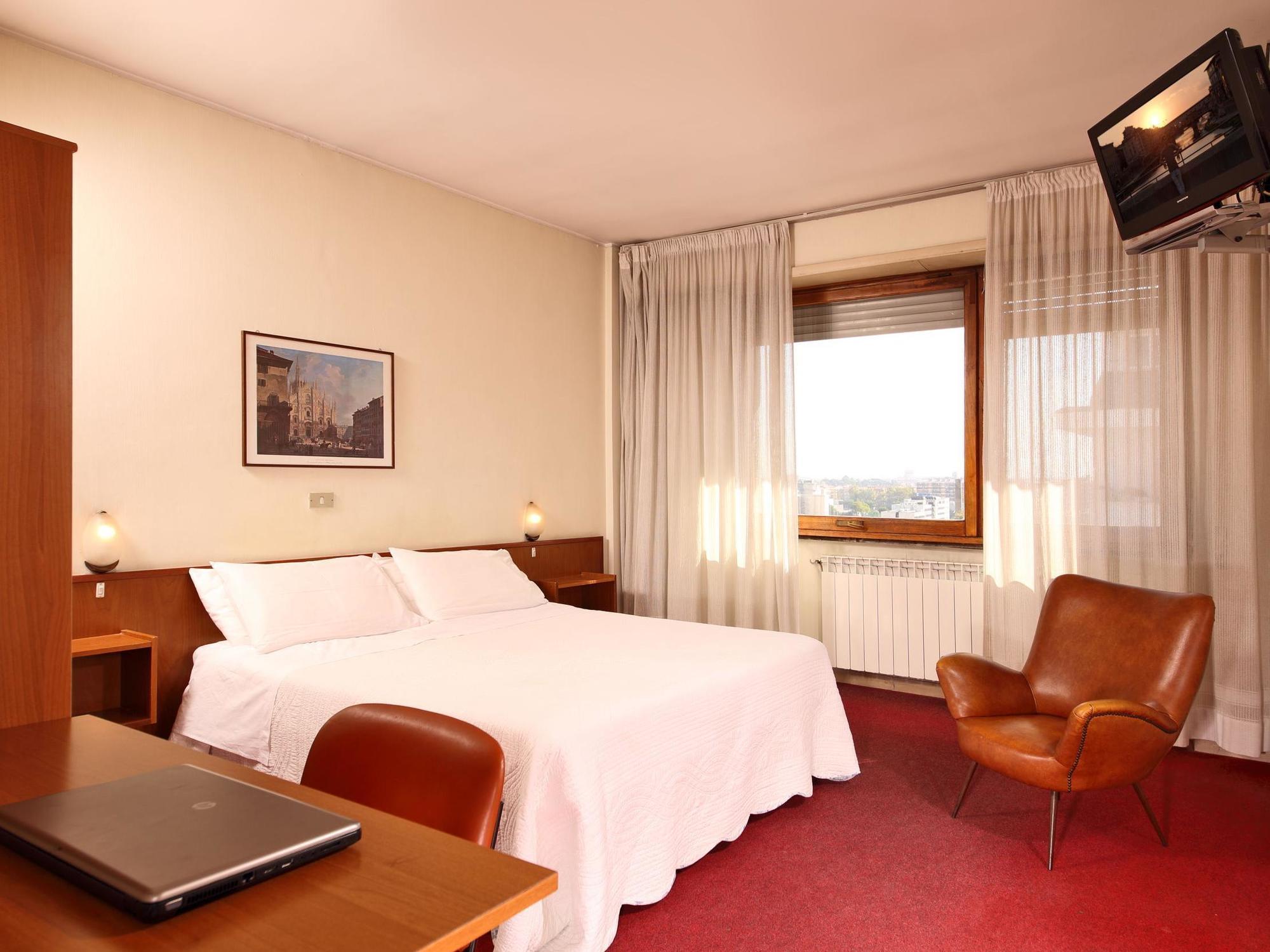 Radio Hotel 2*
