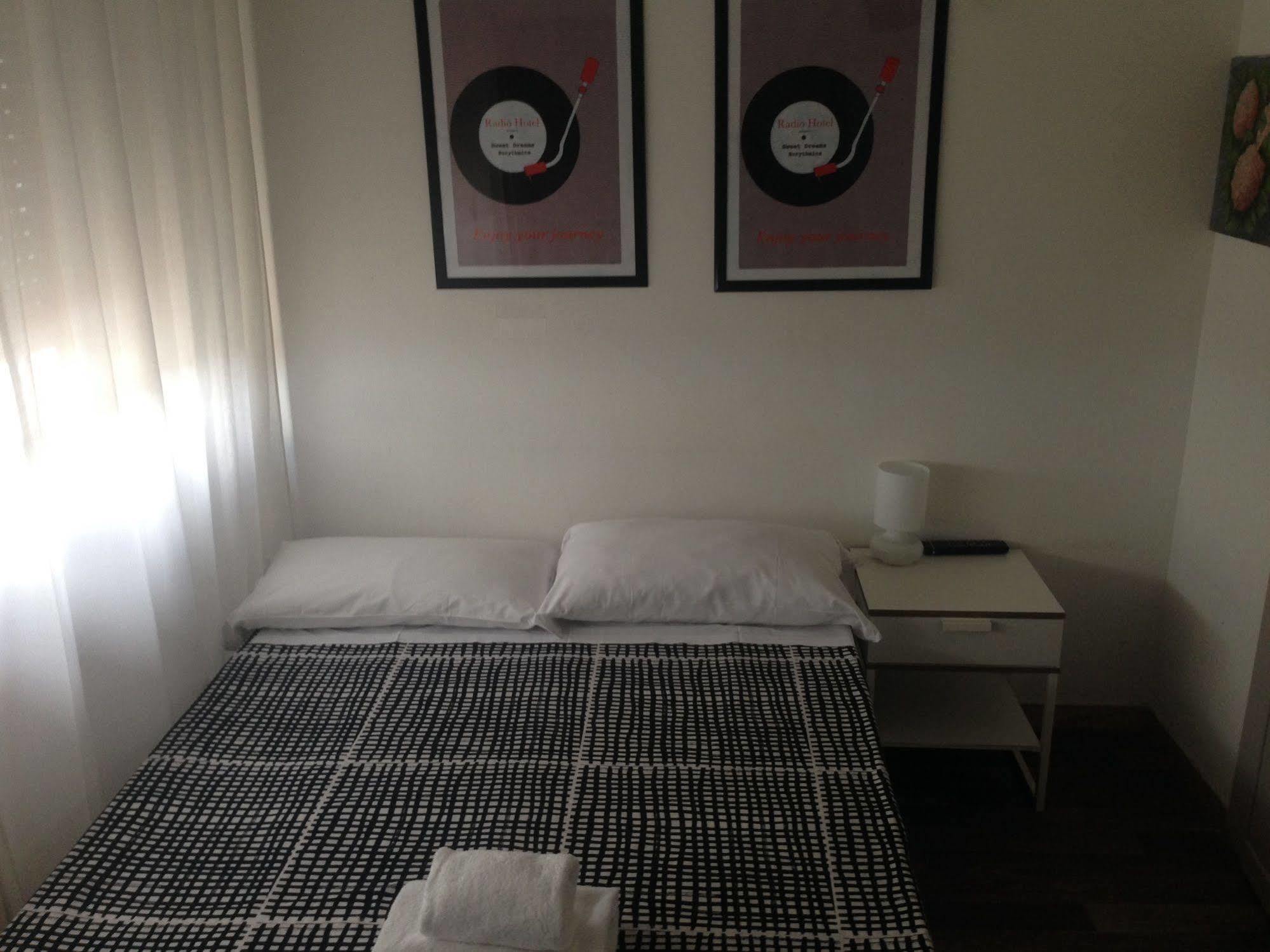 Radio Hotel 2*
